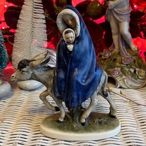 VERY NICE 7 1/4" Goebel Flight Into Egypt, Virgin Mary and Jesus figurine